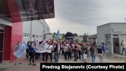 Detalj sa štrajka dela zaposlenih u fabrici Jura u Leskovcu, jun 2024.