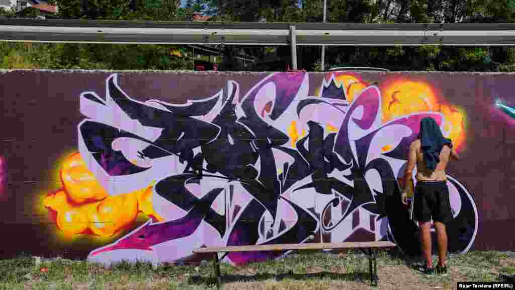 The festival, held from June 28-30, welcomed 130 artists from 32 countries who painted their colorful creations in a blighted area adjacent to the train station in the Arberia neighborhood.