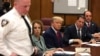 Ish-presidenti i Shteteve të Bashkuara të Amerikës, Donald Trump, gjatë paraqitjes në një gjykatë në Nju Jork. 4 prill 2023.