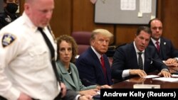 Donald Trump u sudnici, Njujork, 4. april 2023.
