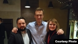 Алексей Навальный в Уфе с соратниками Фёдором Телиным и Лилией Чанышевой (архивное фото) 