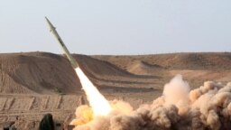 نمونه‌ای از موشک زمین به زمین کوتاه برد فاتح-۱۱۰ که ادعا شده ایران به روسیه تحویل داده است
