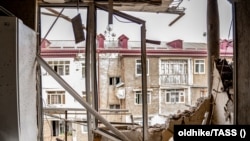 Разрушения в Степанакерте после обстрела