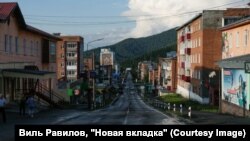Летом, по мнению Чернова, в Шерегеше туристам нечем заняться. Сам посёлок до сих пор не приспособлен для променадов