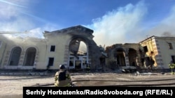 Залізничний вокзал у Костянтинівці на Донеччині, зруйнований через російський удар у ніч на 25 лютого 2024 року