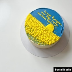 През април полицията задържа московска сладкарка, която украсява тортите си с "антивоенни" мотиви.