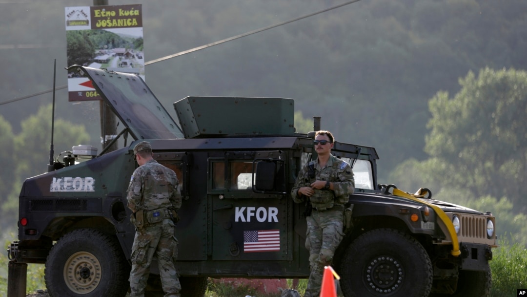 Forța Kosovo (KFOR) este forța internațională de menținere a păcii condusă de NATO în Kosovo cu 4.500 de soldaţi din 27 de ţări. 