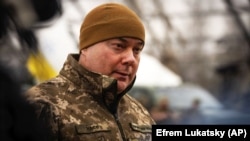 Szerhij Najev, az Ukrán Fegyveres Erők Egyesített Erőinek parancsnoka Hosztomelben 2023. április 1-jén