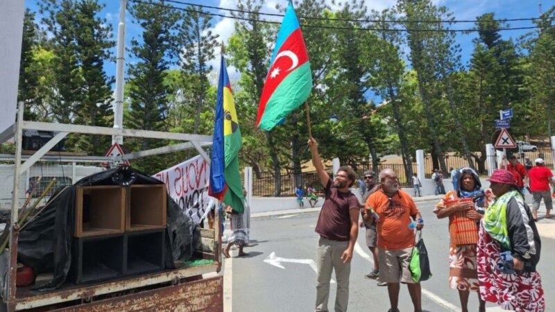 Zašto se zastava Azerbejdžana vijori usred nemira u Novoj Kaledoniji