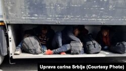 Sredinom maja 2021. u kamionu, koji je prevozio krompir iz Grčke ka Beogradu, pronađeno je osmoro migranata na granici između Severne Makedonije i Srbije. 