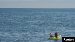 Detalj sa plaže Alameda u zalivu San Francisko, Kalifornija, SAD, 3. jula 2024.