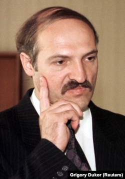 Аляксандар Лукашэнка за дзень да прэзыдэнцкіх выбараў, Менск, 9 ліпеня 1994 года. Фота Reuters