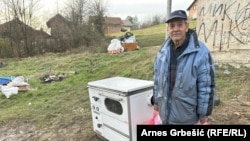 Ramiz Imširović ima 73 godine i popravak šporeta mu je jedini izvor prihoda. 28.12.2023.