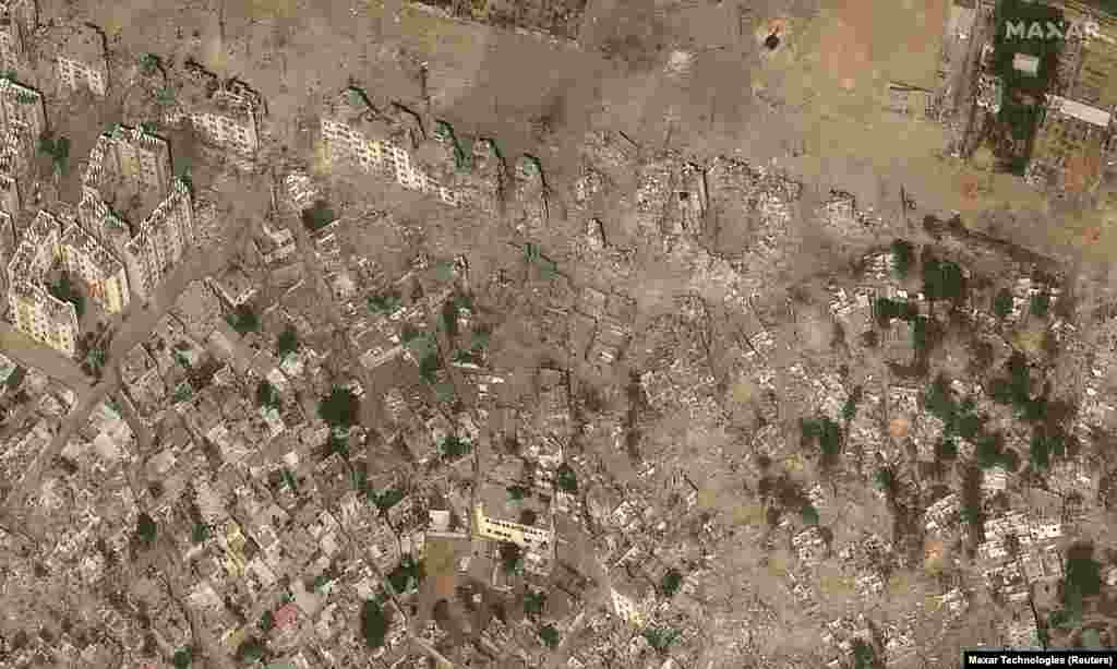 Сателитски поглед на градот Беит Ханун, Појасот Газа, на 10 октомври 2023 година и на 26 октомври 2023 година.