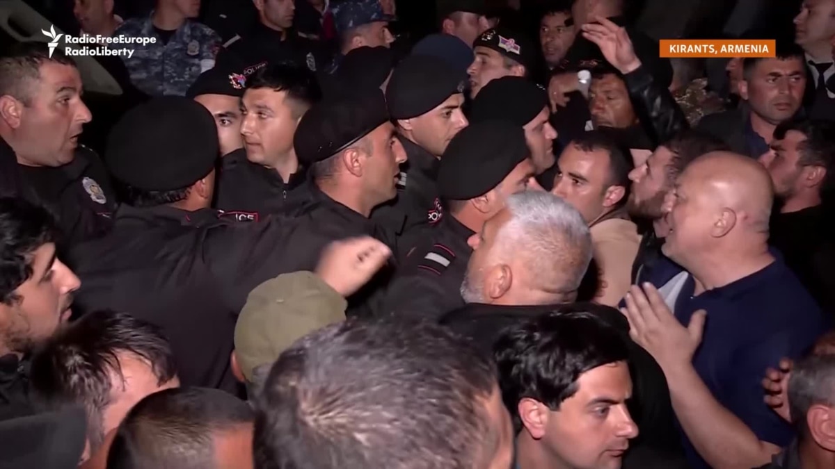 Armenian Police Clash With Residents Of Village To Be Handed Over To Azerbaijan