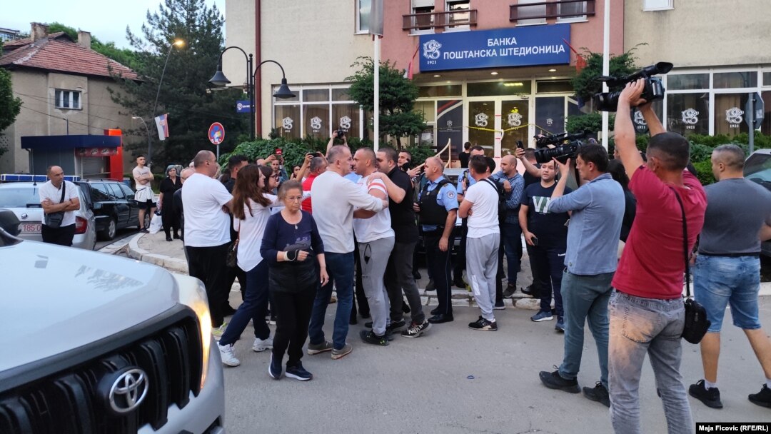 Residents and police scuffle outside a Serbian-run bank in North Mitrovica on May 21, when Kosovar police closed six such institutions.