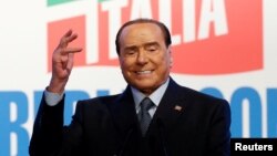 Silvio Berlusconi a fost conducătorul partidului Forza Italia și premier al Italiei în trei mandate. A fost patron al trustului Mediaset și al echipei AC Milan, dar s-a aflat de-a lungul timpul în centrul mai multor scandaluri și controverse cu tentă sexuală și de corupție.