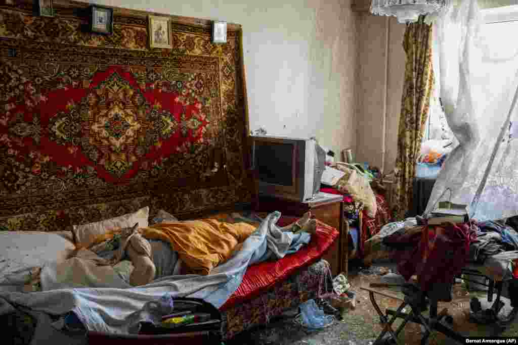 Jedna od ubijenih u Umanu je 75-godišnja žena koja je spavala u susjednoj zgradi. Osoblje hitne pomoći smatra da je umrla od unutarnjeg krvarenja izazvanog eksplozijama. 