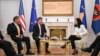 Косовската претседателка Вјоса Османи со претставниците на ЕУ и САД Мирослав Лајчак и Габриел Ескобар