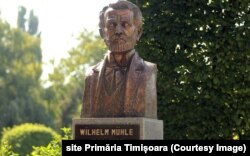 Bust al lui Wilhelm Mühle (1844-1908) în Timișoara ca fondator al Parcului Copiilor, fost Franz Josef Park, amenajat cu ocazia Expoziției agro-industriale din 1891