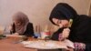 یک گروه از دختران در هرات هنر حکاکی به شیوهٔ نورستانی را رونق داده اند