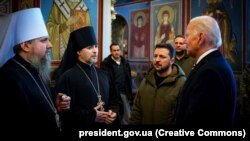 بایدن در این جریان با برخی از رهبران مذهبی در اوکراین نیز دیدار کرد