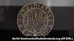 Експонат із виставки з історії українського тризуба в Національному музеї історії України у Другій світовій війні