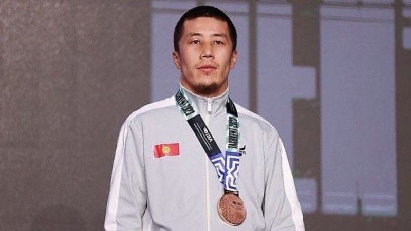 Бокс: Мунарбек Сейитбек уулу - Кыргызстандын эгемен тарыхындагы биринчи медалдын ээси  