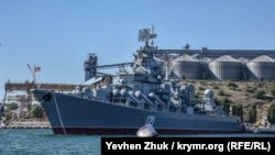 Крейсер «Москва» в Севастопольской бухте. Крым, архивное фото
