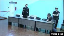 Navalny in court, videograb