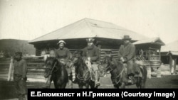 Три кержака верхом на лошадях. Деревня Фыкалка, 1927 г.