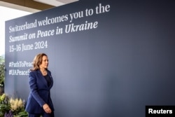 Vicepreședinta Statelor Unite, Kamala Harris, sosește la stațiunea Buergenstock în timpul summitului privind pacea în Ucraina, în Stansstad, lângă Lucerna, Elveția, sâmbătă, 15 iunie 2024