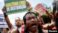 Autohtono stanovništvo učestvuje na protestu na početku Amazonskog samita u Belemu, država Para, Brazil 8. augusta 2023. 