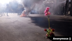 صحنه‌ای از اعتراضات خیابانی در ایران، پاییز ۱۴۰۱