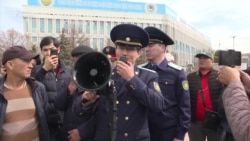 Митинг «народного парламента» в Алматы и задержание активистки в Уральске
