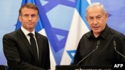 Kryeministri i Izraelit, Benjamin Netanyahu (djathtas) gjatë një konference me presidentin e Francës, Emmanuel Macron në Jerusalem, 24 tetor 2023.