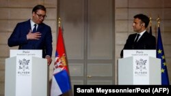 Predsednici Srbije i Francuske, Aleksandar Vučić i Emanuel Makron, tokom zajedničkog obraćanja uoči sastanka u Parizu, 8. april 2024.