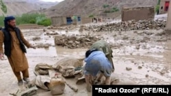 سرازیر شدن سیلاب‌ها در ولایت‌های مختلف افغانستان در یک ماه اخیر تلفات و خسارات سنگینی را بر جای گذاشت.