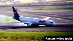 Spasilački i vatrogasni timovi zračne luke obavili su potrebne pripreme na pisti prije slijetanja, a povrijeđenih nije bilo, Istanbul, 8. maja 2024.