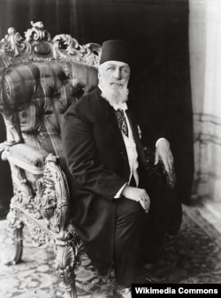  Абдулмежит Экинчи – Осмон сулалесинин акыркы халифи (1922–1924).