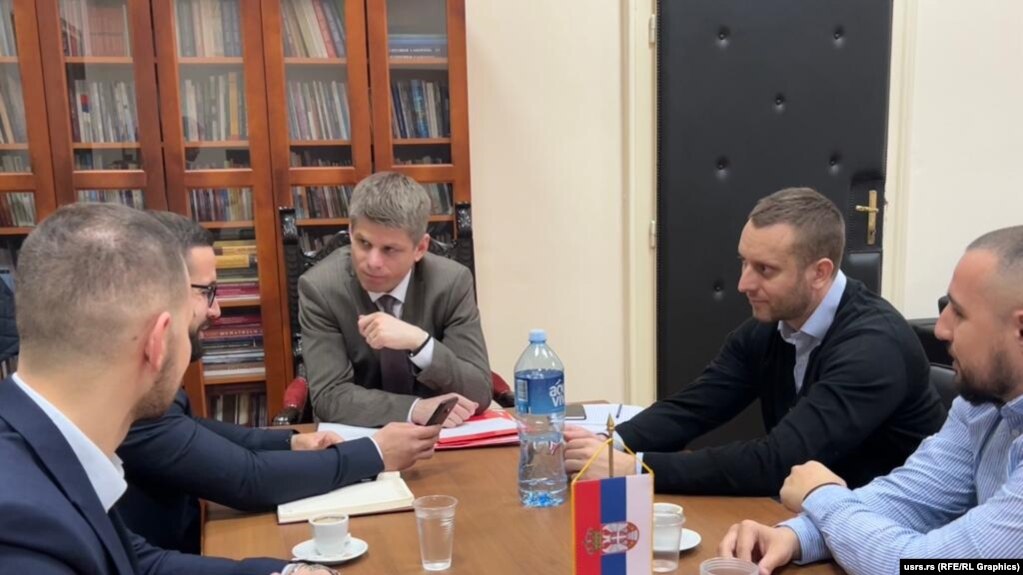 Arno Gujonu na sastanku sa predstavnicima Udruženja studenata iz Republike Srpske u Srbiji, februar 2022.