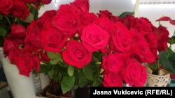 Crvene ruže su u književnosti simbol ljubavi, a danas i simbol Dana zaljubljenih
