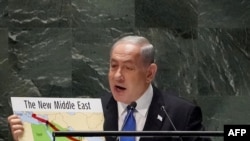 Izraelski premijer Benjamin Netanjahu pokazuje mapu tokom nastupa na Generalnoj skupštini Ujedinjenih nacija, 22. septembar 2023. 
