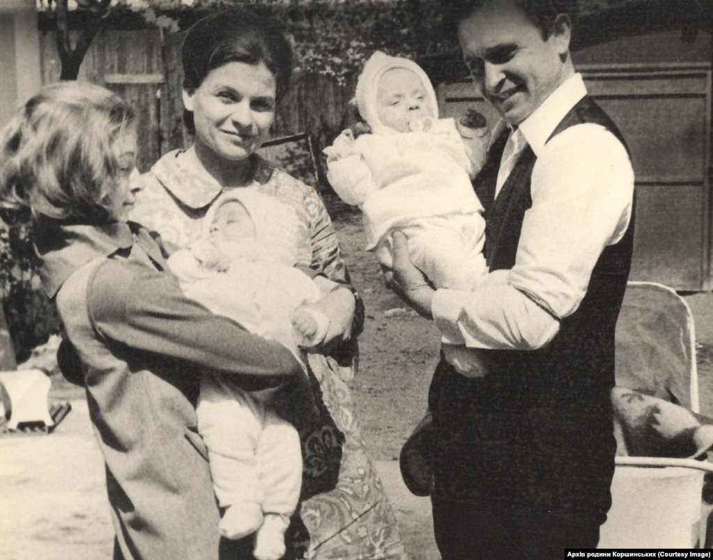 Родина Коршинських: Іван, Марія і троє донечок, 1972 рік