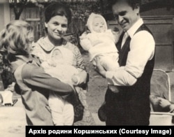 Родина Коршинських: Іван, Марія і троє донечок, 1972 рік