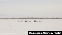 Гонки на оленьих упряжках на празднике "Варӈэ`яля" ("Вороний день") в Нельмин-Носе