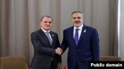 Ադրբեջանի և Թուրքիայի արտգործնախարարները հանդիպել են Գամբիայում՝ Բանջուլում, Իսլամական համագործակցության կազմակերպության 15-րդ գագաթնաժողովի շրջանակներում, 4-ը մայիսի, 2024թ.