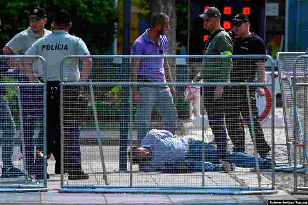 Едно осомничено лице беше приведено по пукањето во кое беше ранет словачкиот премиер Роберт Фицо, по состанокот на словачката влада во Хандлова, на 15 мај. Фицо, кој е повреден, е пренесен во локалната болница.