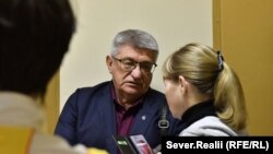 Александр Сокуров в суде по делу художницы Саши Скочиленко