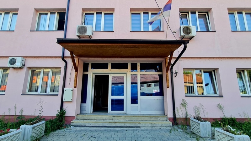 Shtyhet aksioni për largimin e institucioneve të Serbisë nga objekti komunal në Mitrovicë të Veriut